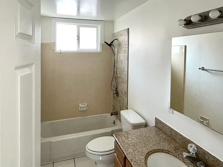 4553 Huntington Dr N #FRONT — Photo 10