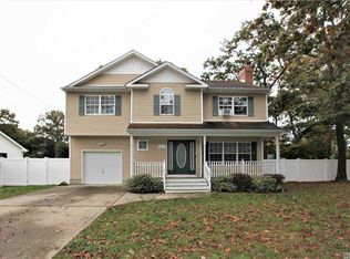 156 Patchogue Holbrook Rd, Holbrook, NY 11741