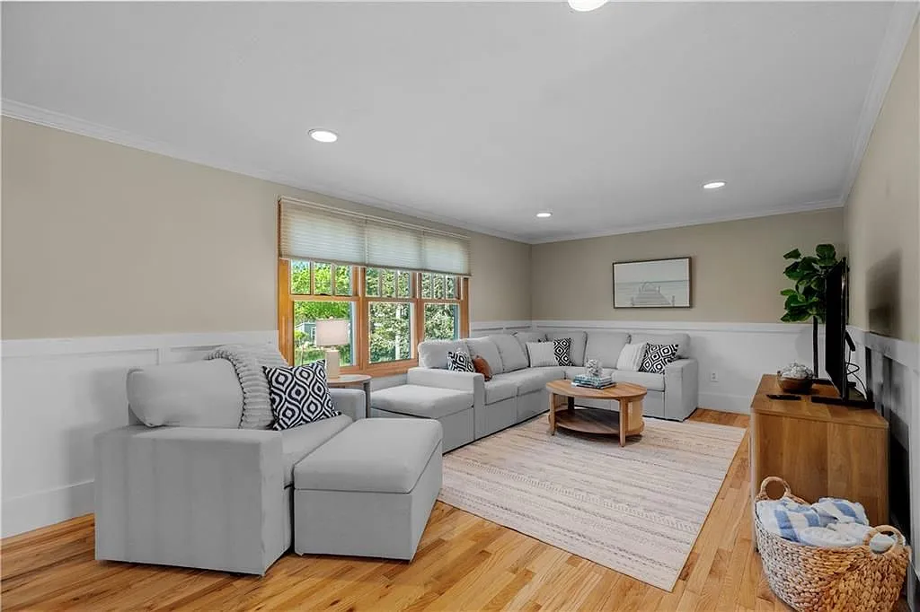 2 bed, 1.0 bath, 1262 sqft, $3,000 — Photo 4