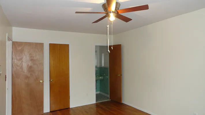 Rented by Halvatzis Realty | media 3