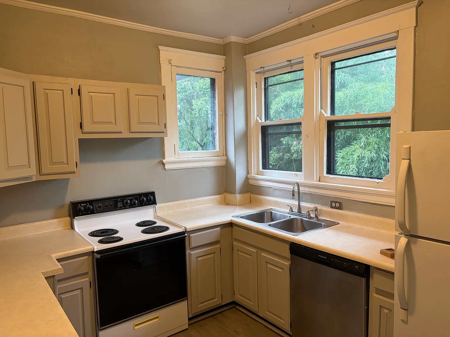 2 bed, 1950 sqft, $2,050 — Photo 2