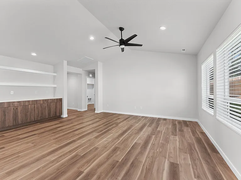 1576 Long Pond St — Photo 6