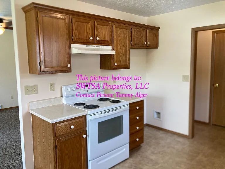 421 W Olive St — Photo 2