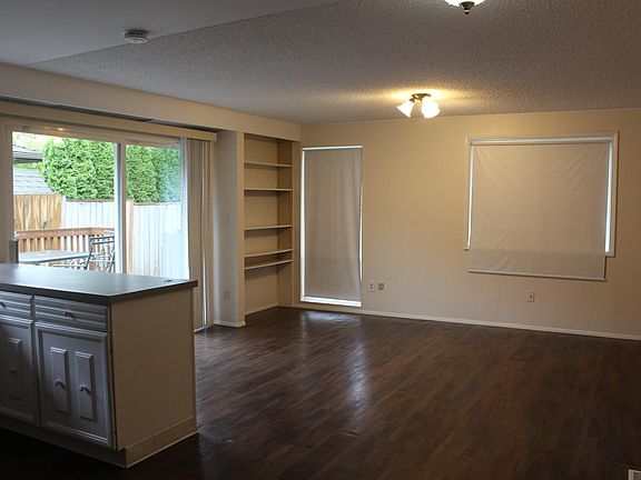 Large open family room off of the kitchen
