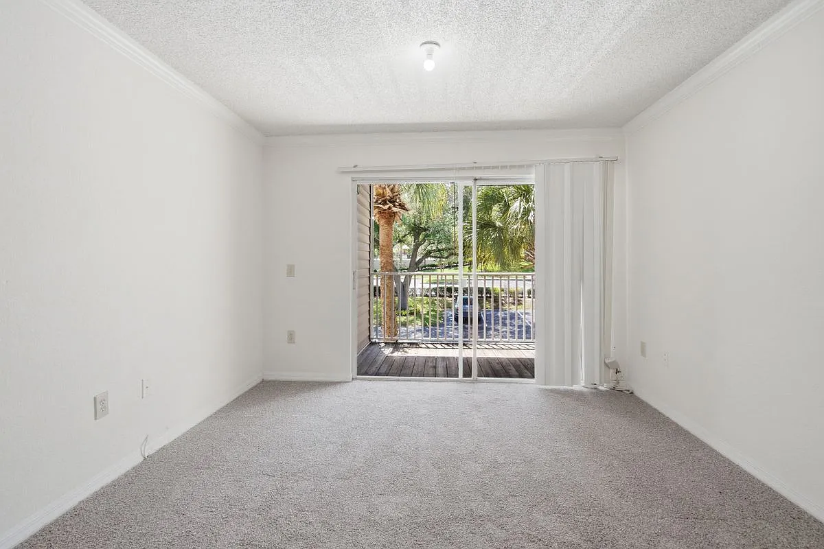 2 bed, 2.0 bath, 1038 sqft, $1,355 — Photo 3