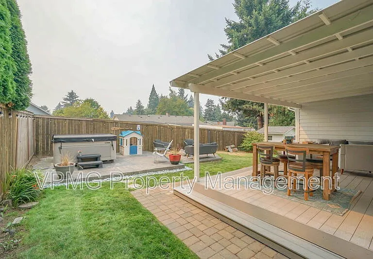 1204 NE 89th Ave — Photo 35