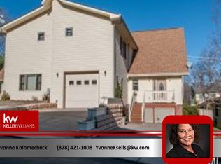 11 Bage St, Waynesville, NC 28786