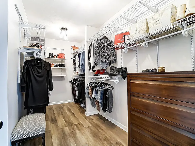 9766 Cobblewood Ct — Photo 11