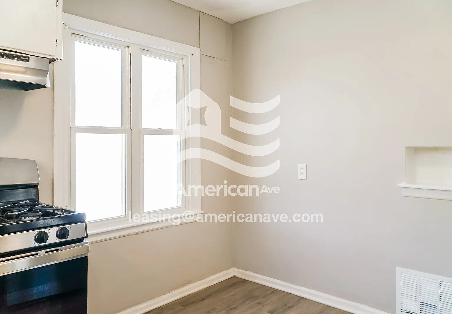 3 bed, 1.0 bath, 1042 sqft, $1,523 — Photo 4