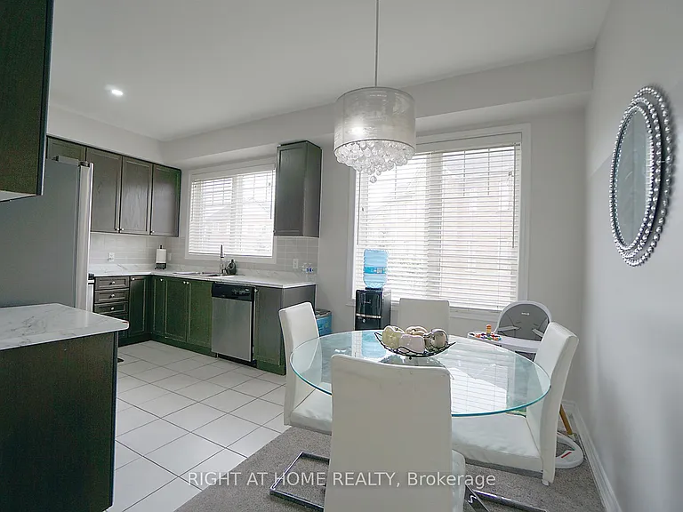 15 Magdalene Cres — Photo 12