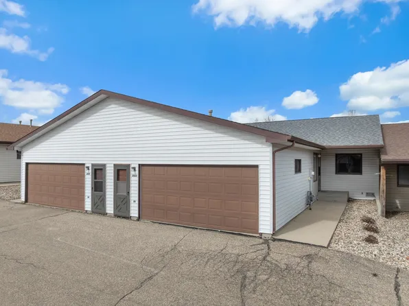 2023 12th St NW, Minot, ND 58703