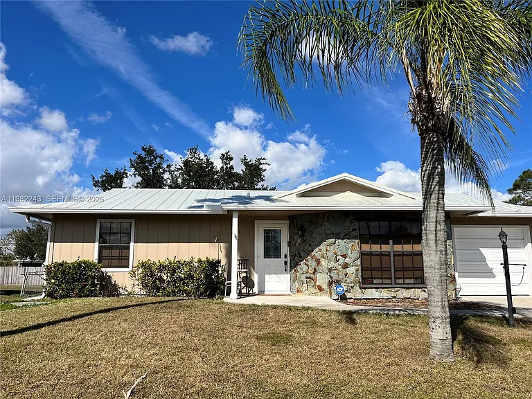 581 SW Banks Ter — Photo 10