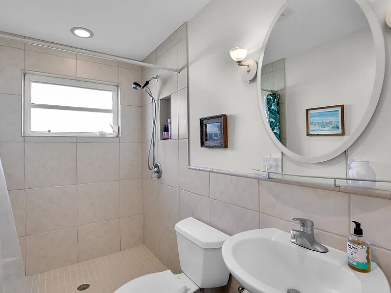 314 Loeb Ave — Photo 17