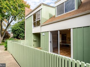 11418 Links Dr, Reston, VA 20190