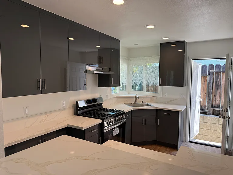 896 Carillo Dr #A-B — Photo 7