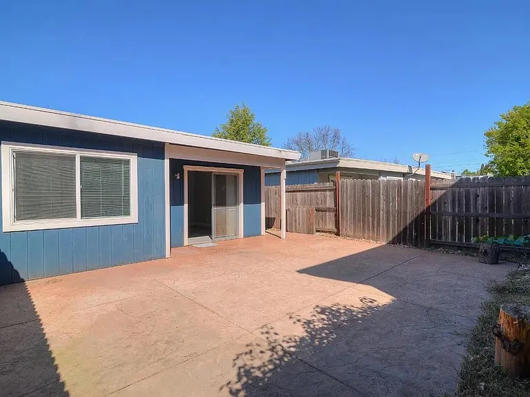 2422 Camino Garden Way — Photo 15
