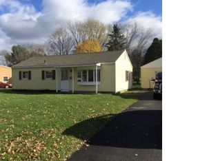 32 Tamarack Dr, New Hartford, NY 13413