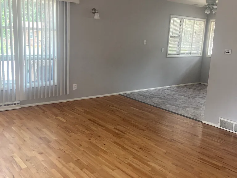 20 N Logan Ave — Photo 8