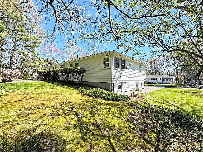 43 Sherburn Cir — Photo 15