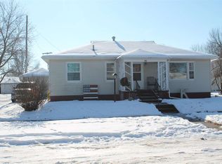 205 E Jayne St, Lone Tree, IA 52755