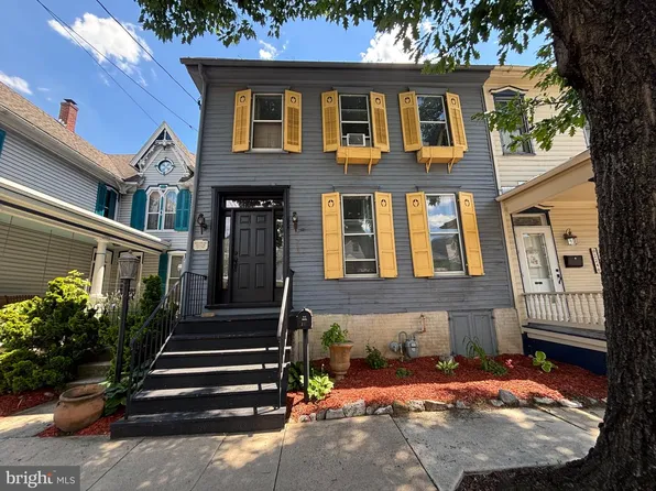 226 E King St, Shippensburg, PA 17257