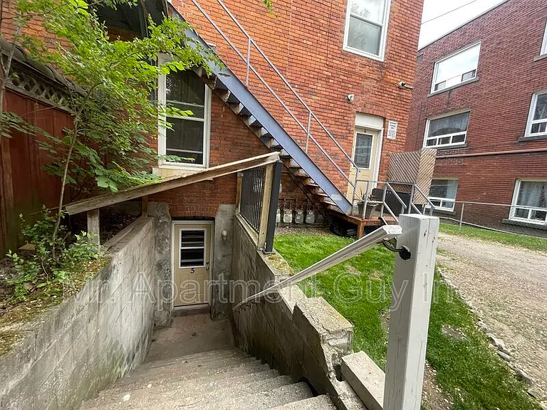 252 Main St W #LOWER — Photo 7