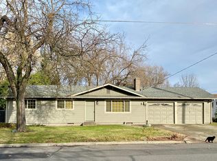 105 Corcoran Ln, Central Pt, OR 97502