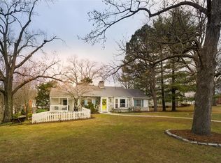 1527 Gardenia Dr, Saint Louis, MO 63119