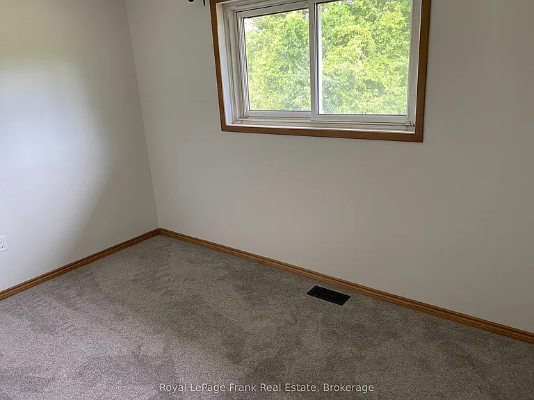 2350 7th Line #MAIN FLOOR — Photo 7