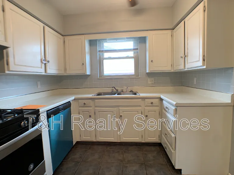 7649 Southfield Dr — Photo 6