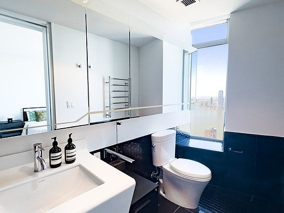 5th image of 123 Washington St Penthouse 53A