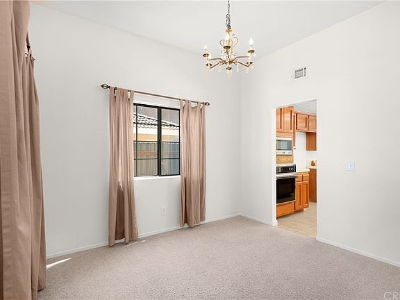 5th image of 598 Nicole Dr