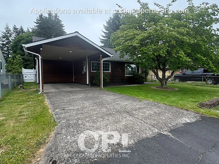 744 Woodard Ave NE — Photo 2