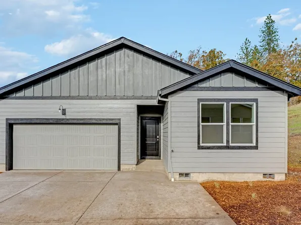1180 Sparrow St, Woodburn, OR 97071