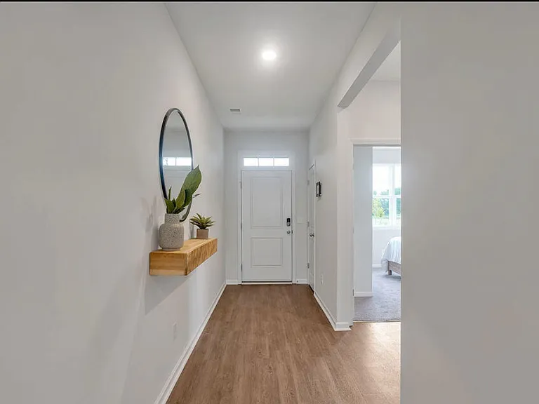 112 N Farmhouse Dr — Photo 2