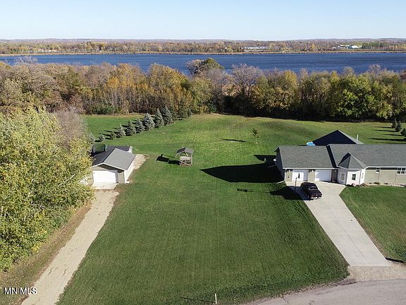 3rd image of 2343 Saint Clair Cir