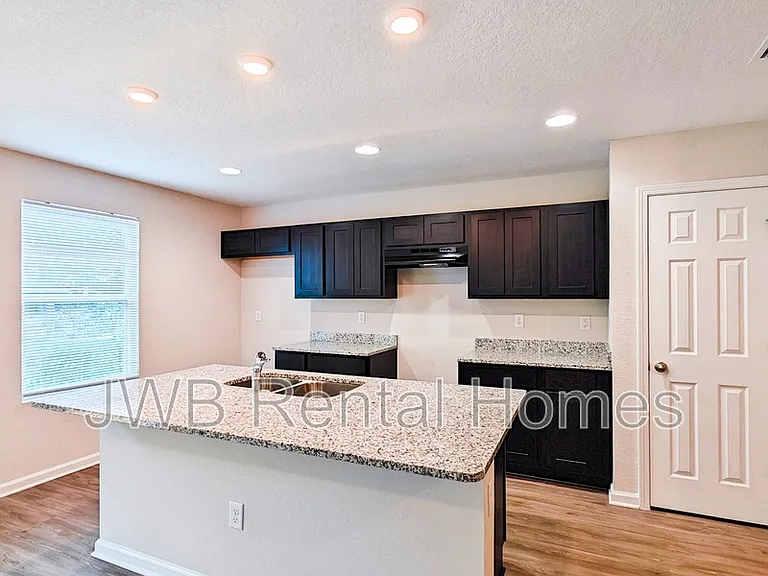 485 56th St E — Photo 2