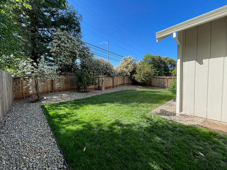 5100 Walnut Place Ln — Photo 2