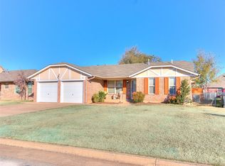 605 SW 7th St, Moore, OK 73160