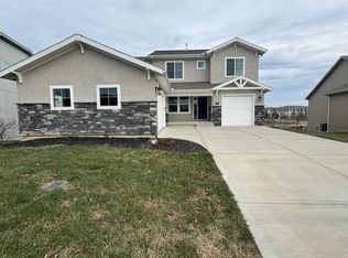 8111 N Sycamore Ave, Kansas City, MO 64158