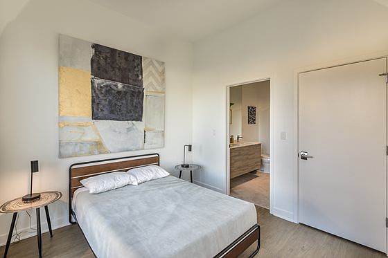 5th image of 3462 N Lincoln Ave #203