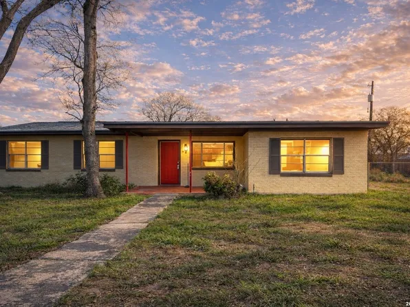 237 Kelly st, Poteet, TX 78065