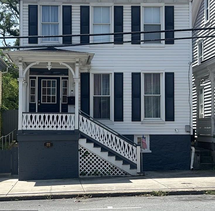 1st image of 417 W Burke St