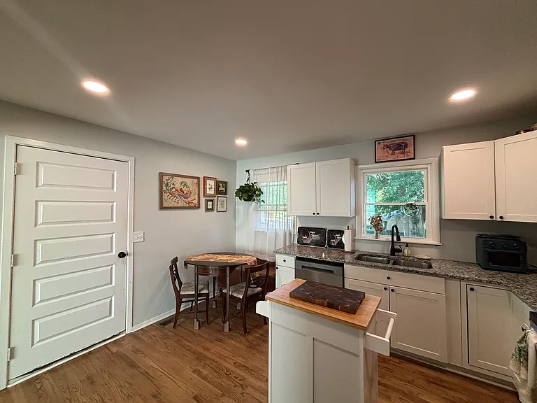 380 Ruth St — Photo 3