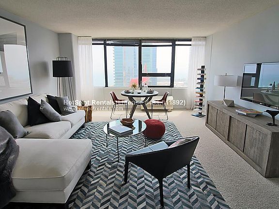 3rd image of 1206 S Michigan Ave