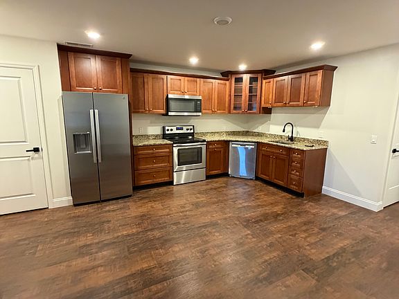 4th image of 247 Poplar Ave