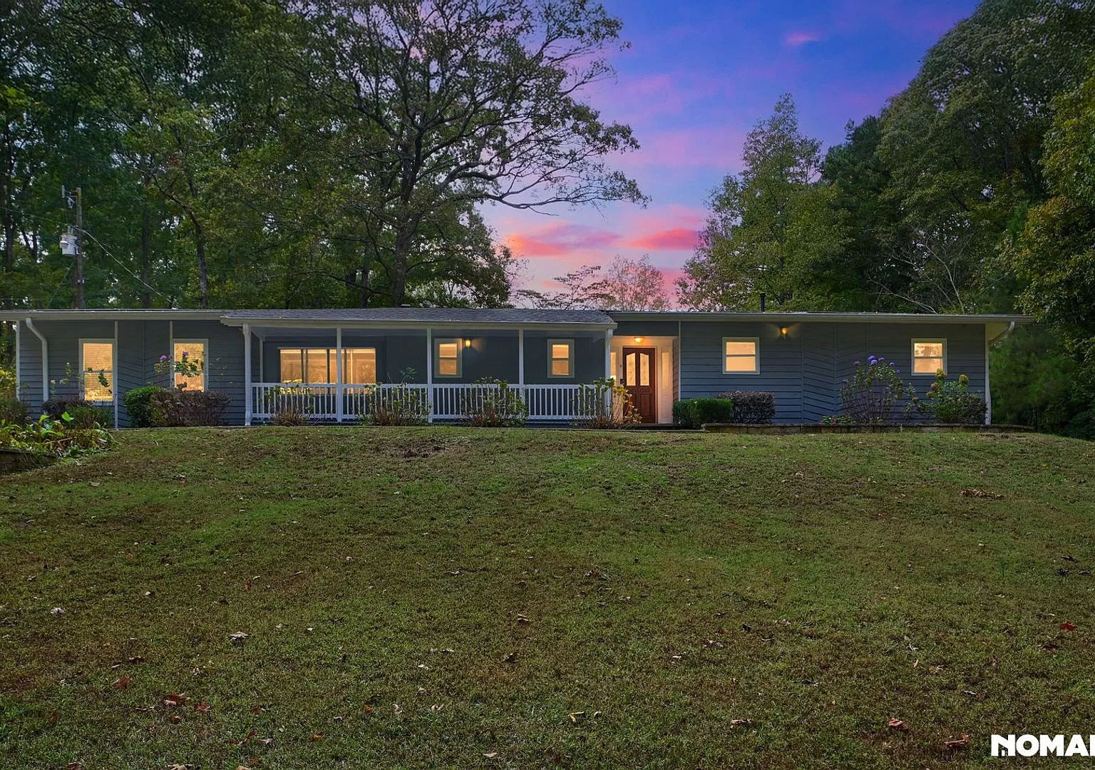 Spacious 4BR House on 5 acres in Snellville — Photo 1