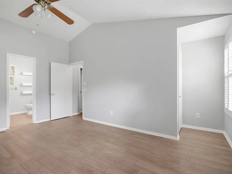 11240 Rotherick Dr — Photo 11