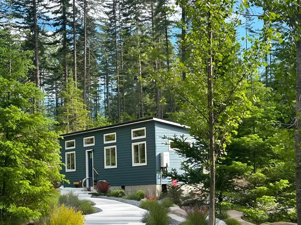 181 Edgewater Dr, Carson, WA 98610