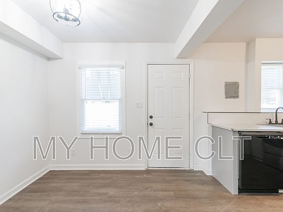 3rd image of 931 Cantwell St APT 1